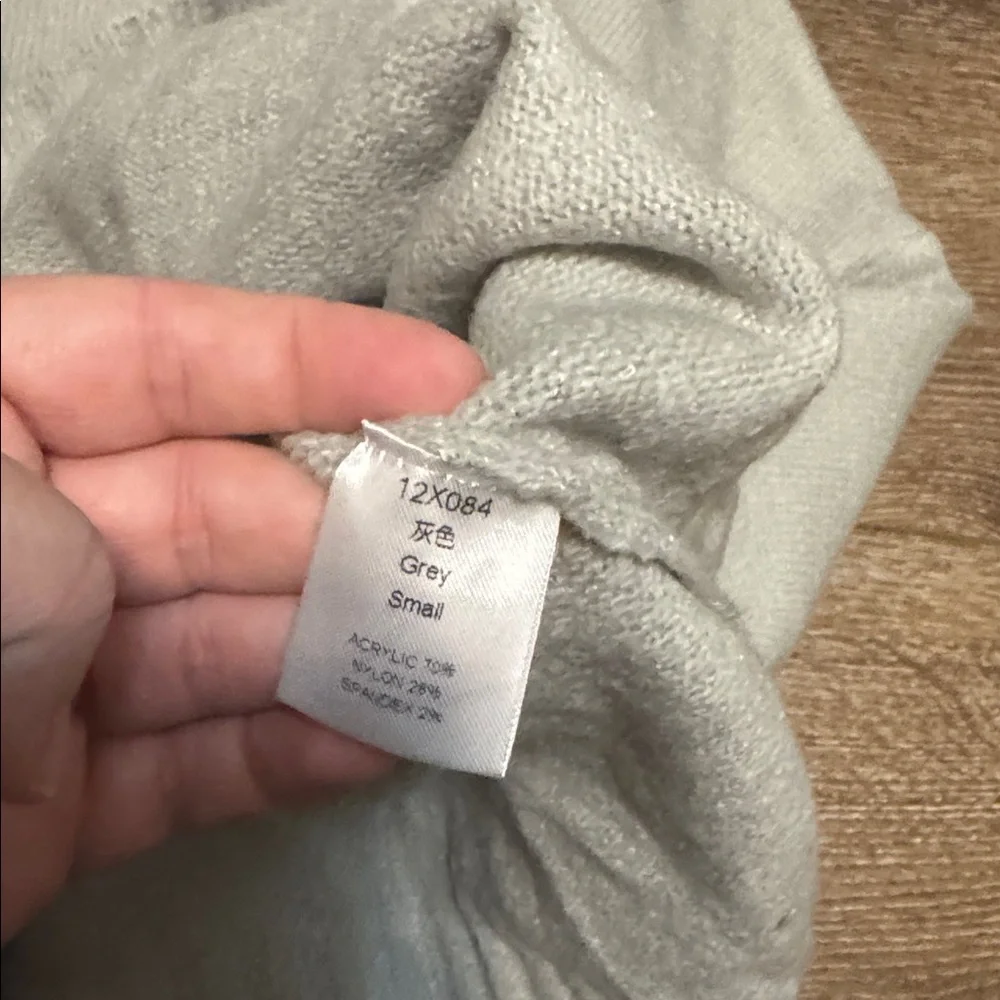 Gray over size sweater small‎